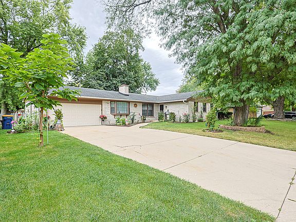 3rd image of 1431 Maple Ln
