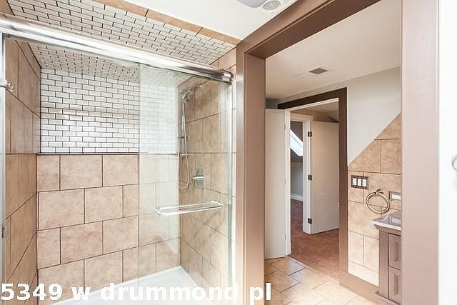 1st image of 5349 W Drummond Pl #1516