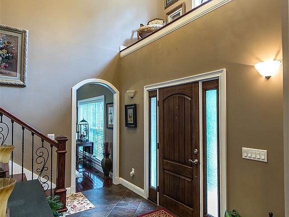 4th image of 255 Shelly Ln