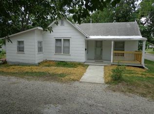 305 N East St, Paola, KS 66071