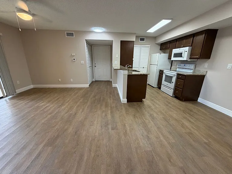 2226 Arbour Walk Cir #1913 — Photo 4