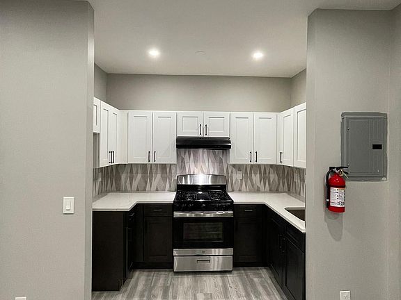 4th image of 305 Magnolia Ave #H