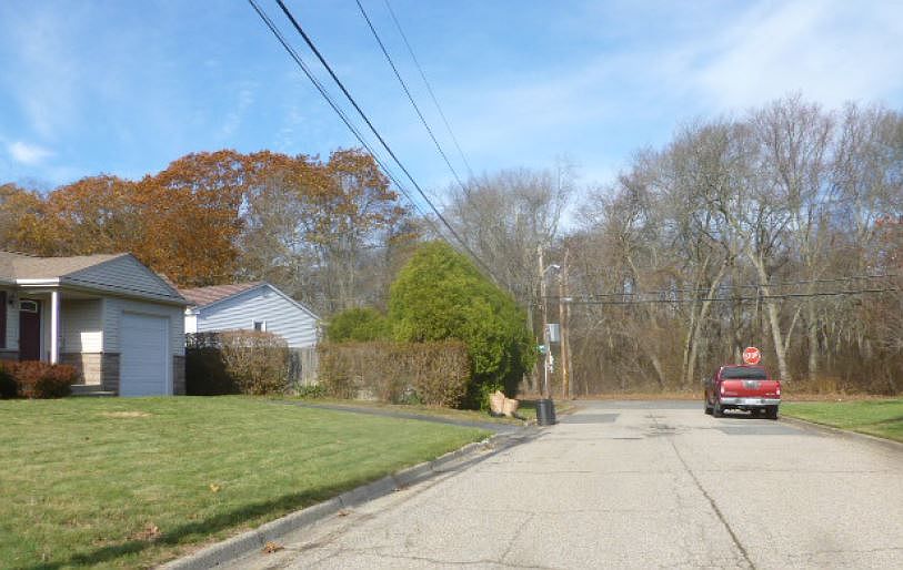 2nd image of 15 Woodcrest Dr