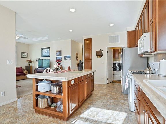 4th image of Loma Dr #106