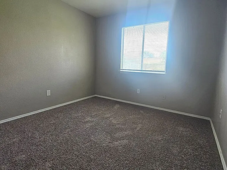 1706 Caprock Dr — Photo 10