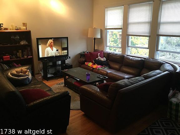 3rd image of 1738 W Altgeld St #1714
