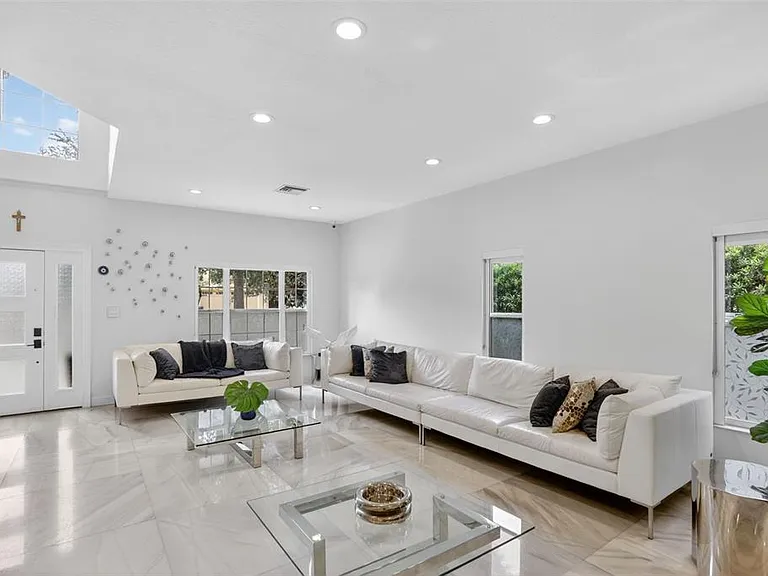 7035 Brescia Way — Photo 4