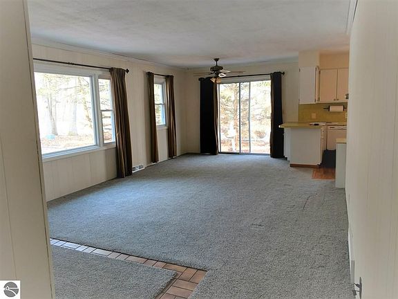 3rd image of 1005 Parkview Dr