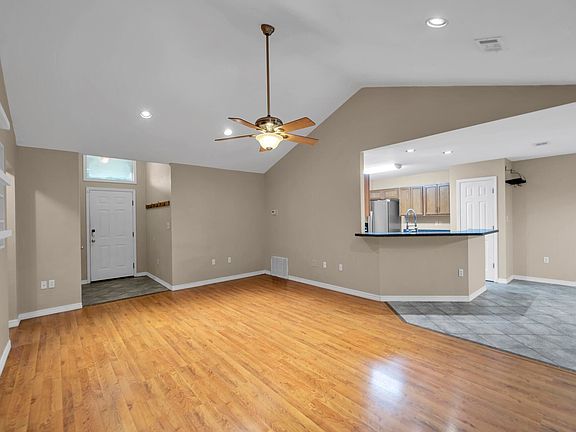 2nd image of 14 Coolwater Ln