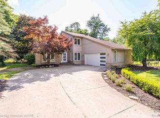 2766 Acorn Rd, Bloomfield Hills, MI 48302