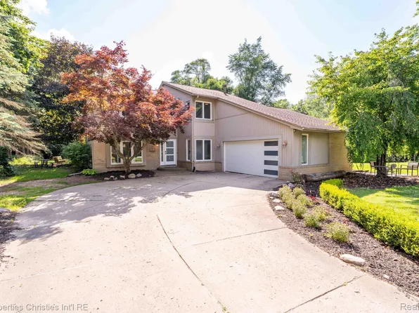 2766 Acorn Rd, Bloomfield Hills, MI 48302