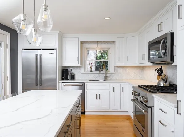 138 Beacon St, Hyde Park, MA 02136