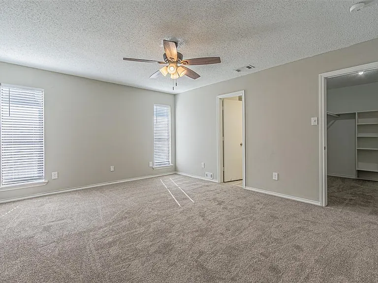 2801 Cambridgeshire Dr — Photo 27
