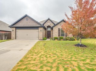 5703 W Murfield Dr, Rogers, AR 72758