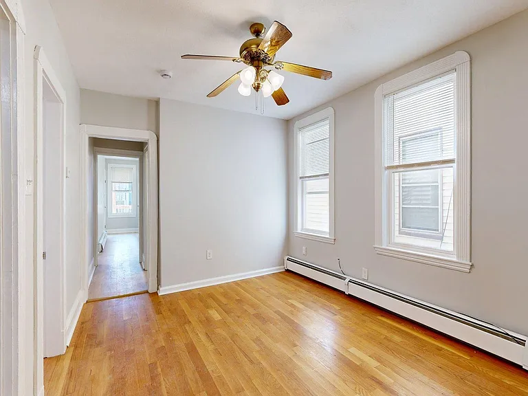 205 Chelsea St #3 — Photo 9