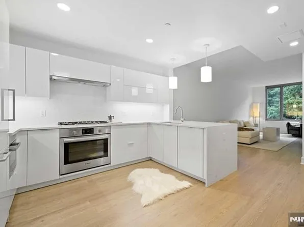 9 Avenue At Port Imperial Unit 326, West New York, NJ 07093