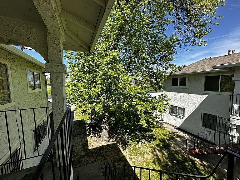 1600 Sycamore Dr #1 — Photo 1