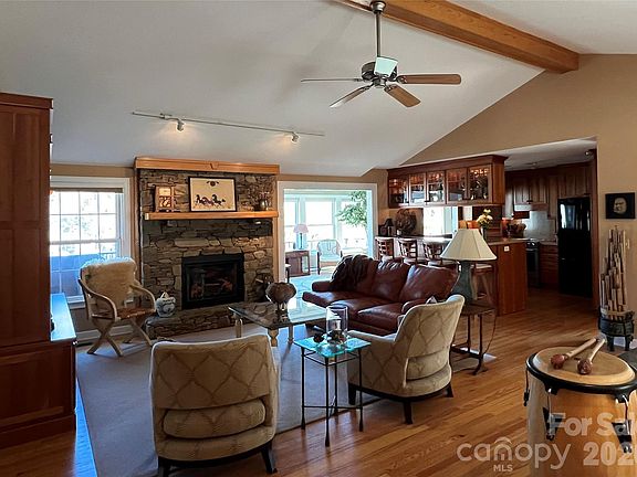 4th image of 25 Brookwood Rd