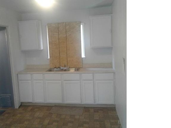 5th image of 19445 Greydale Ave