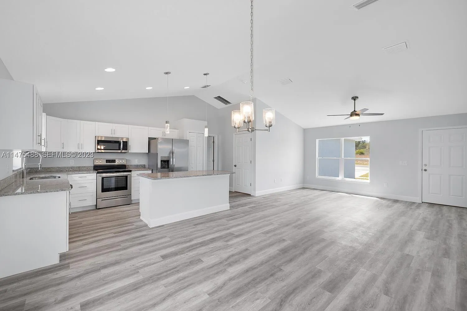 4671 SW 136th Pl — Photo 3