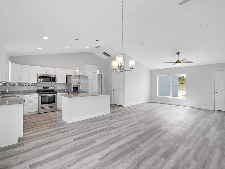 4671 SW 136th Pl — Photo 3