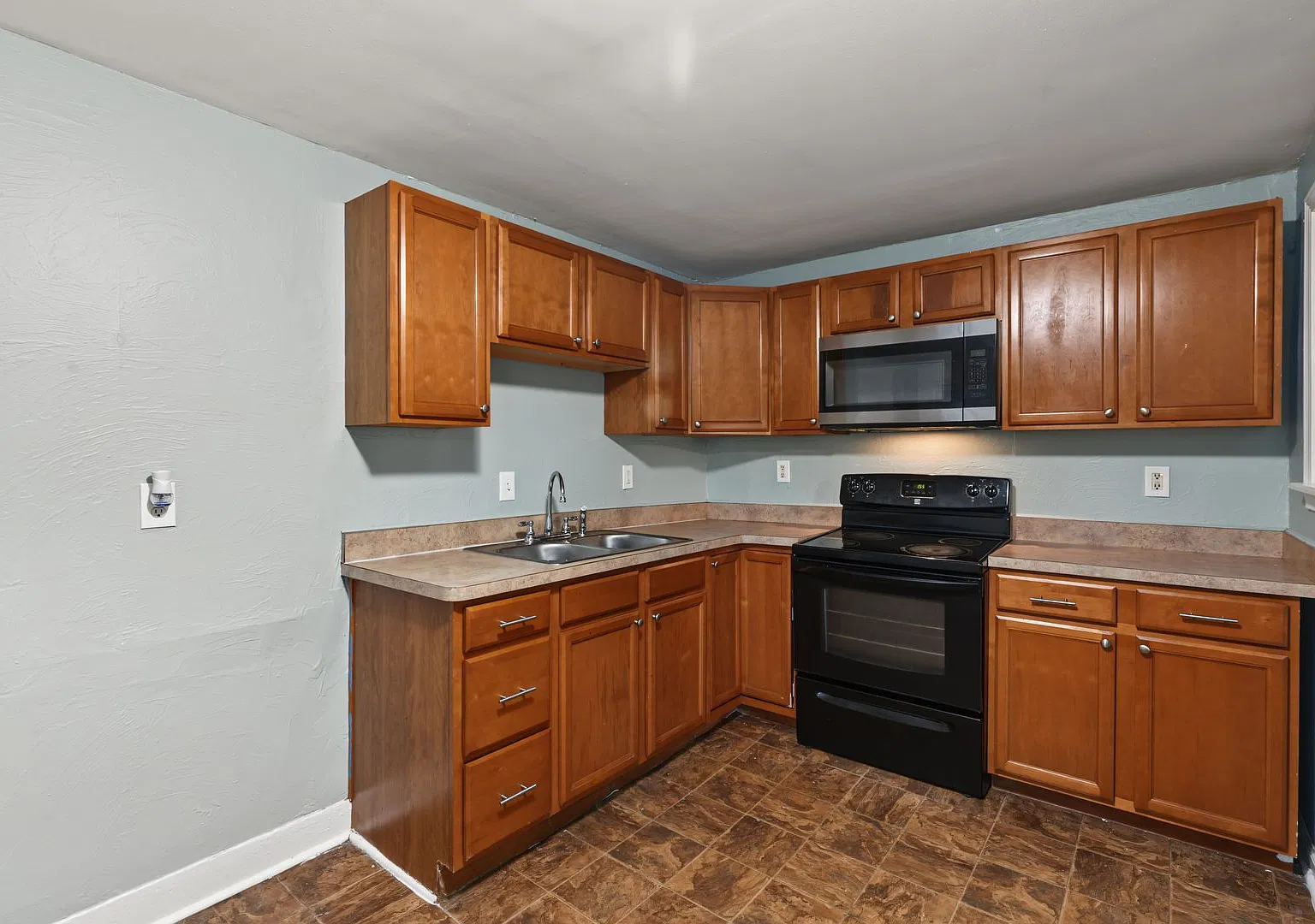 1201-1203 Worcester St — Photo 3