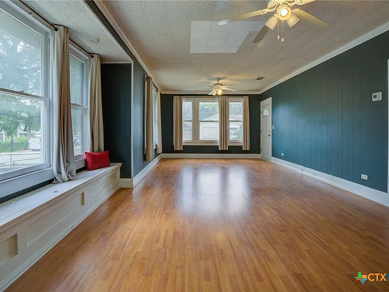 262 Clemens Ave — Photo 6