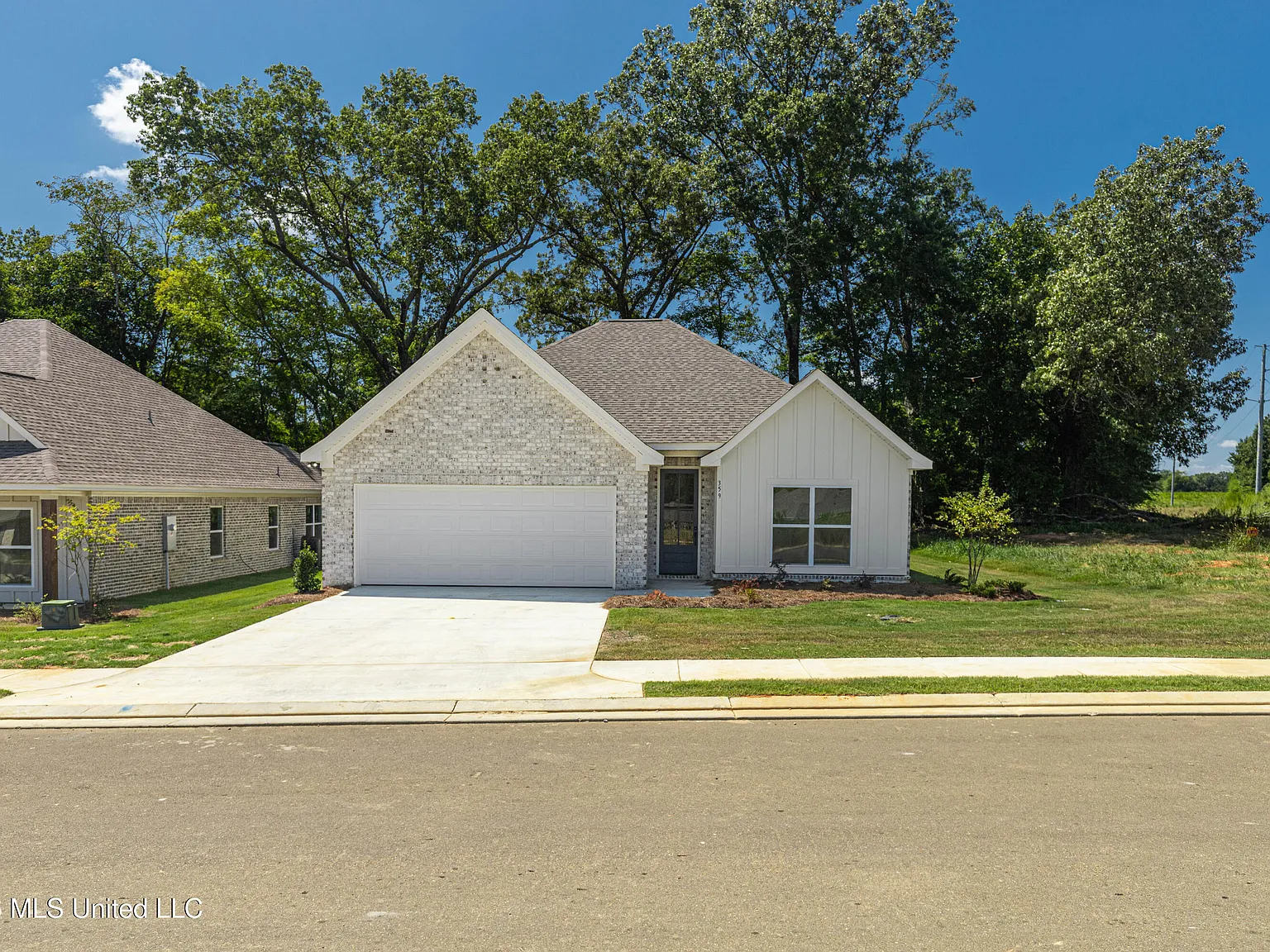 4 bed, 2.0 bath, 1624 sqft, $2,700 — Photo 2