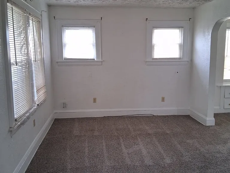 585 Van Everett Ave — Photo 3