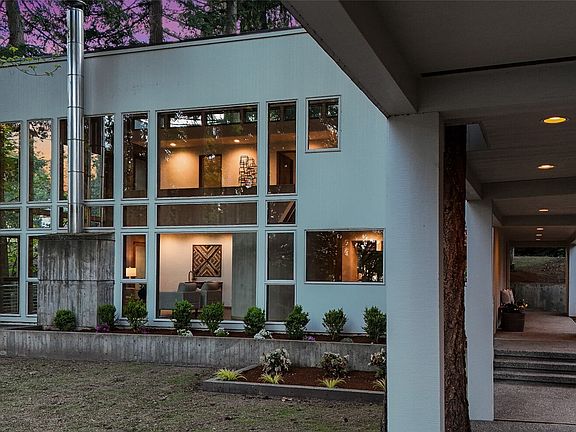 2nd image of 2261 W Lake Sammamish Parkway SE