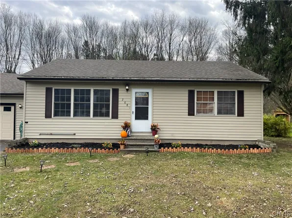 208 Schepps Ln, Kirkville, NY 13082