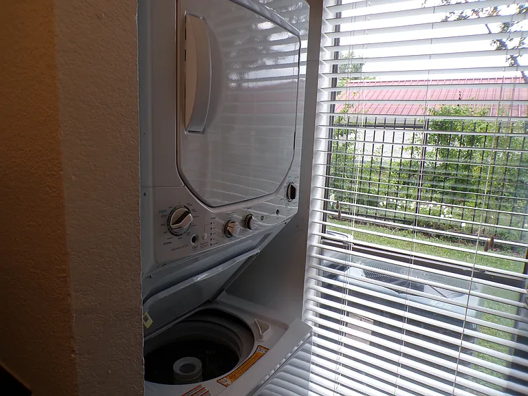 WIMBLEDON COURT APARTMENTS — Photo 18