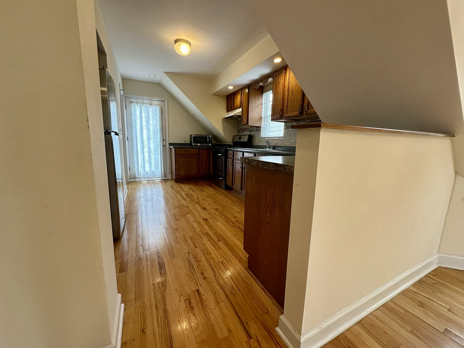 2 bed, 1000 sqft, $1,995 — Photo 3