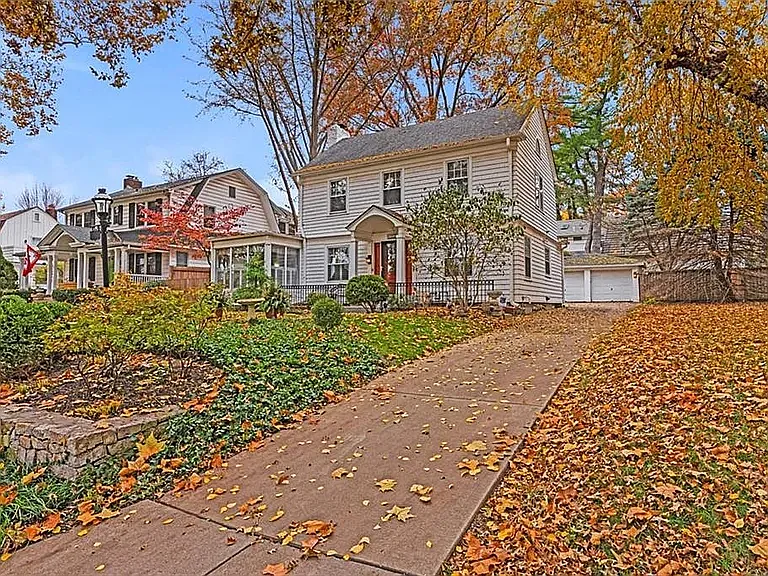 4 bed, 2.5 bath, 2232 sqft, $3,550 — Photo 2