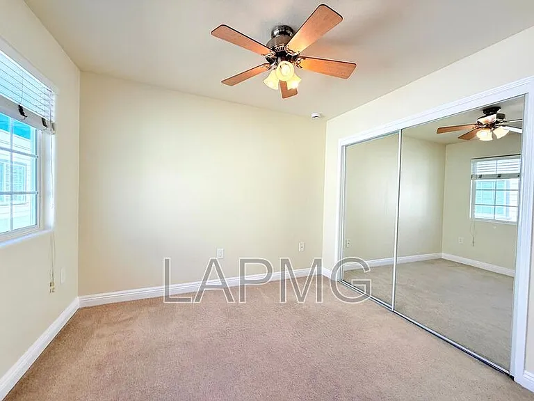 12217 Moorpark St #9 — Photo 23
