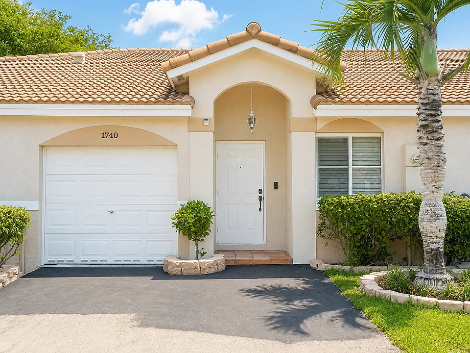 1740 SW 114th Ter