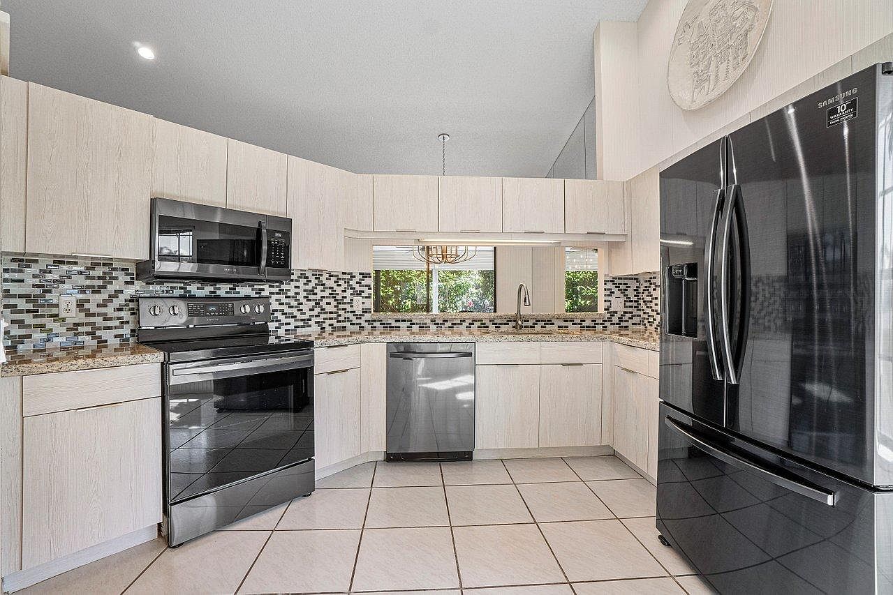 7565 Lexington Club Blvd APT B, Delray Beach, FL 33446 | Zillow