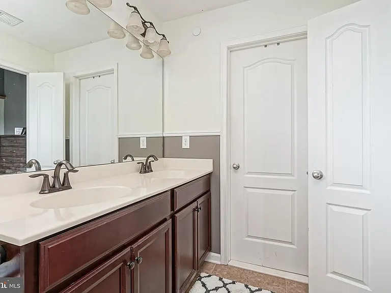 465 Wistar Pl — Photo 17