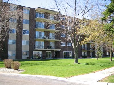 5300 Walnut Ave APT 22D, Downers Grove, IL, 60515