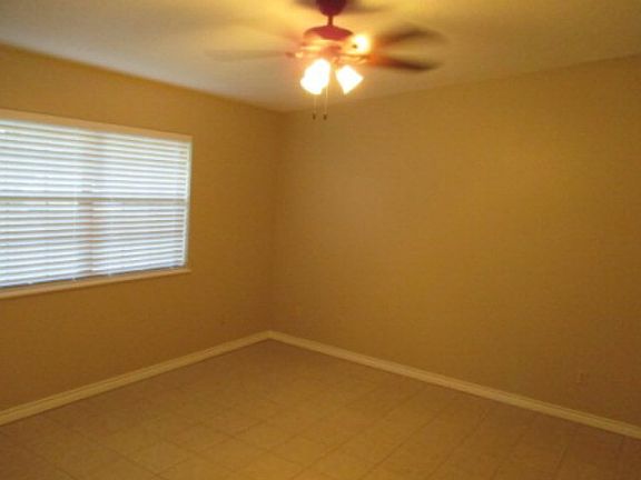 3rd image of 125 Riverpark Dr