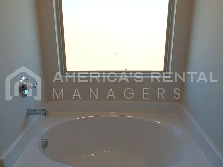 152 The Heights Dr — Photo 8
