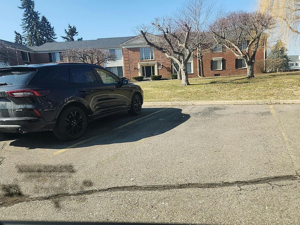 1st image of 29670 Middlebelt Rd