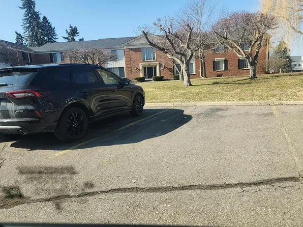 29670 Middlebelt Rd, Farmington, MI 48334