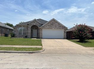 7409 Marsland Ln, Arlington, TX 76001