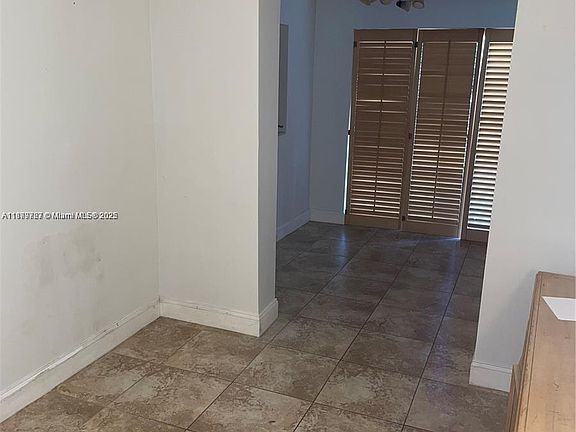 5th image of 2755 NE 207th St