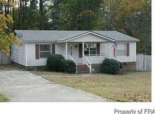 900 Stirling Ct, Raeford, NC 28376