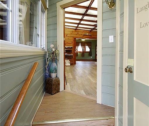 2nd image of 4 Fernwood Dr
