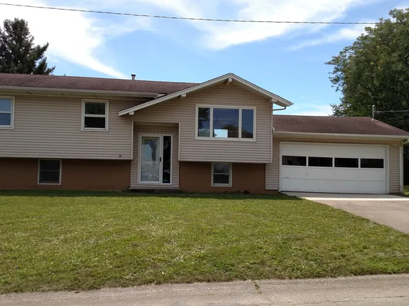 2404 Shaker Ct, Bettendorf, IA 52722