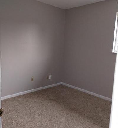 4th image of 728 Red Deer Ln #728