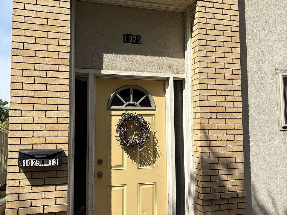 Front of Apt 3